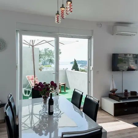 Апартаменты De Luxe Mediteran 2****