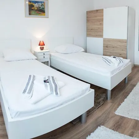 De Luxe Mediteran 2****