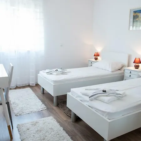 De Luxe Mediteran 2****