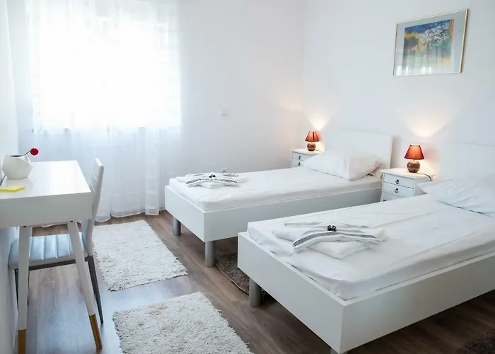 De Luxe Mediteran 2****